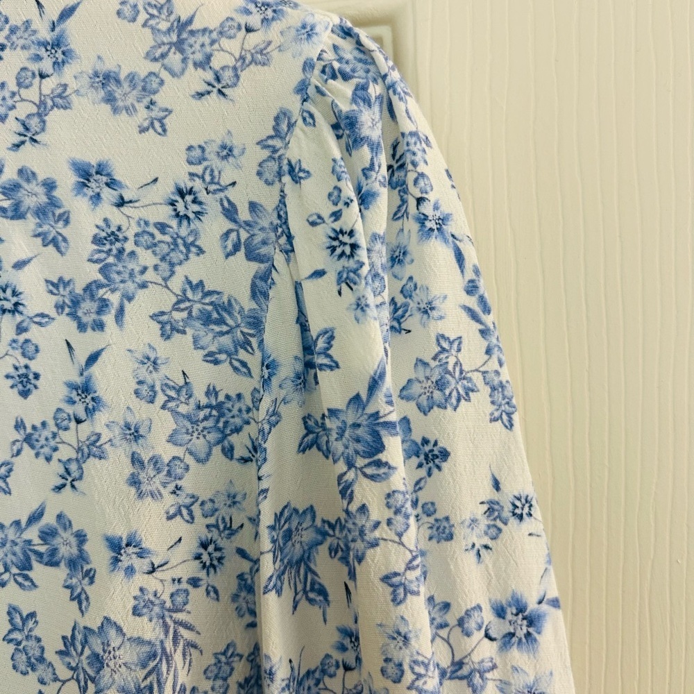 Z Supply Nylah Tropez Cottagecore Light Blue White Cropped Floral Top Size L - Picture 9 of 15